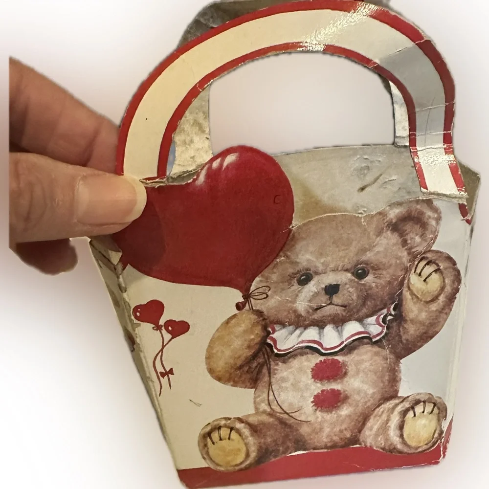 VTG 1985 RARE VALENTINE GIFT BAG COLLECTIBLE DISTRESSED TEDDY BEAR HEART 4”x7”